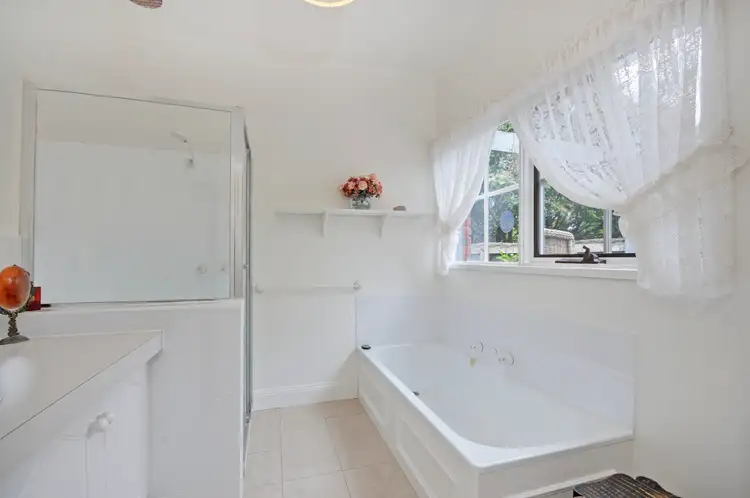 Fifth view of Homely house listing, 8 Forest Hill Close, Traralgon VIC 3844