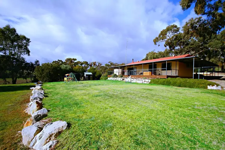 118 Hubbe Road, Clare SA 5453