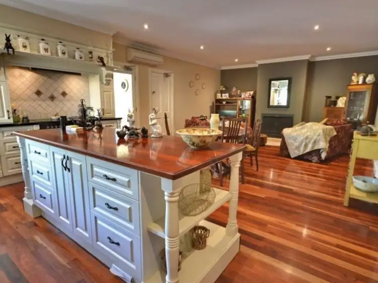 Fourth view of Homely house listing, 5 Kent Court, Mansfield VIC 3722
