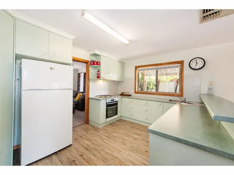 Fifth view of Homely house listing, 8 Keatinge Court, Lavington NSW 2641