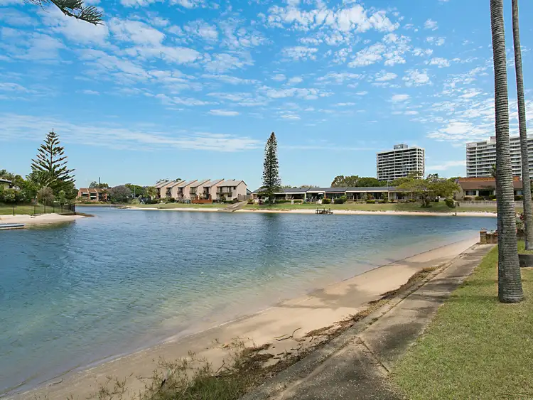 104 Clear Island Road, Broadbeach Waters QLD 4218