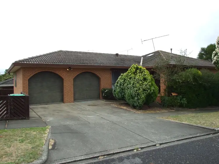 13 Merton Court, Newborough VIC 3825