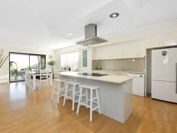 19 Kembla Circle, Madeley WA 6065