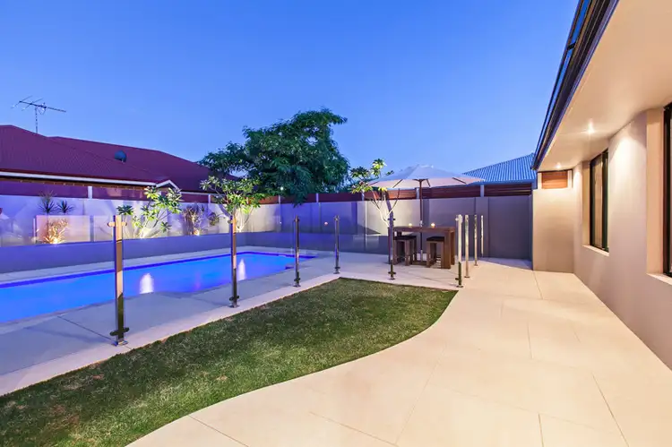 9 Clarafield Meander, Tapping WA 6065