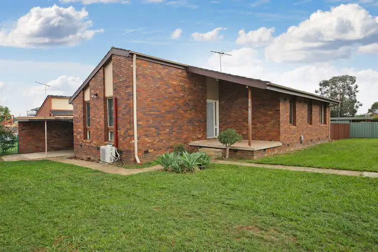 6 Pardalote Street, Ingleburn NSW 2565