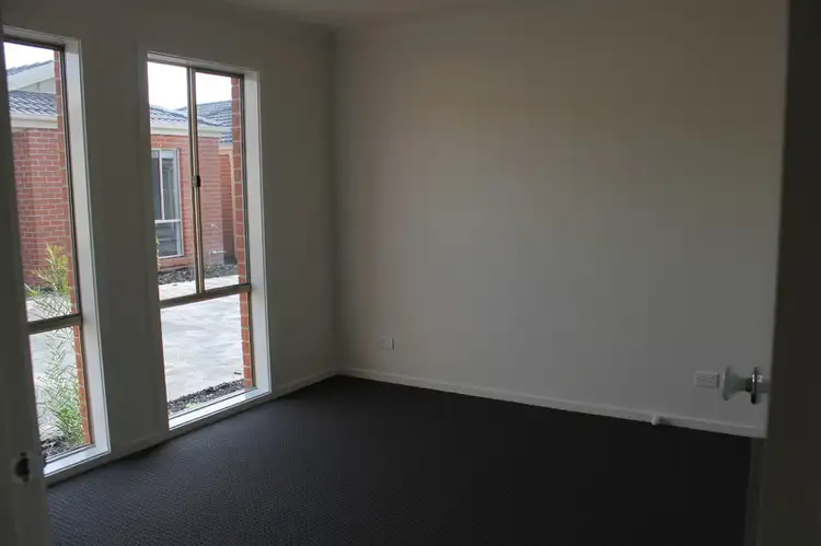 Fifth view of Homely unit listing, 2-14 Shakespeare Court, Drouin VIC 3818