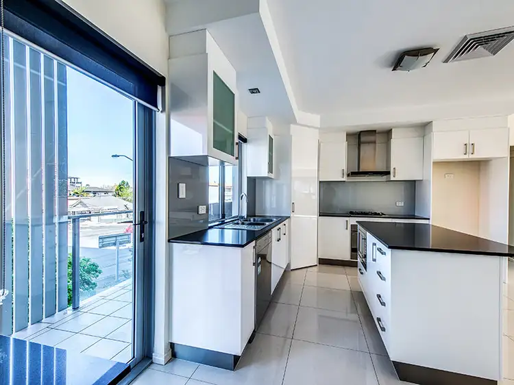 Fourth view of Homely apartment listing, 2/215 Wellington, Kangaroo Point QLD 4169