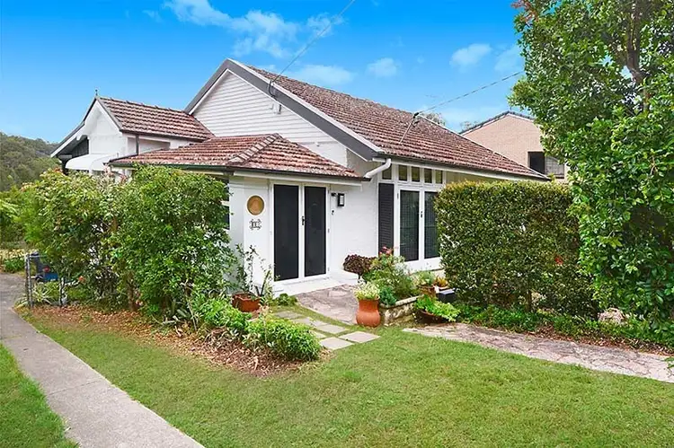 18 Cecil Road, Bardon QLD 4065