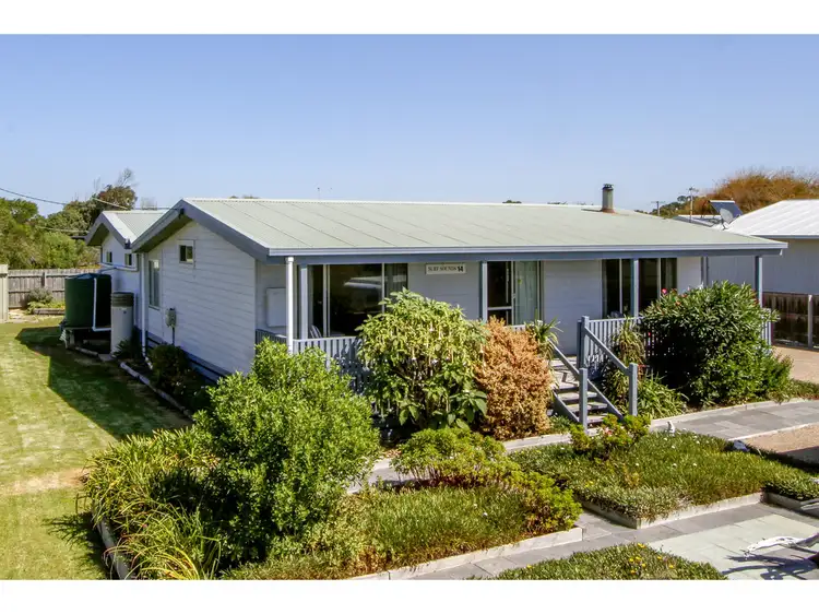 14 Centre Road, Seaspray VIC 3851