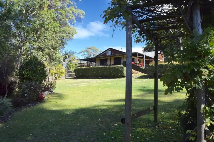 16 CAYAMBE Court