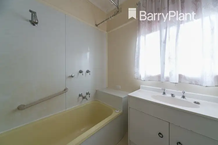 Fifth view of Homely house listing, 33 Henry Street, Koo Wee Rup VIC 3981