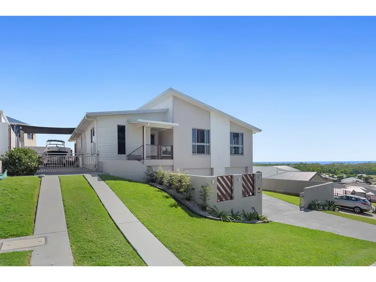 8 Scarborough Street, Lammermoor QLD 4703
