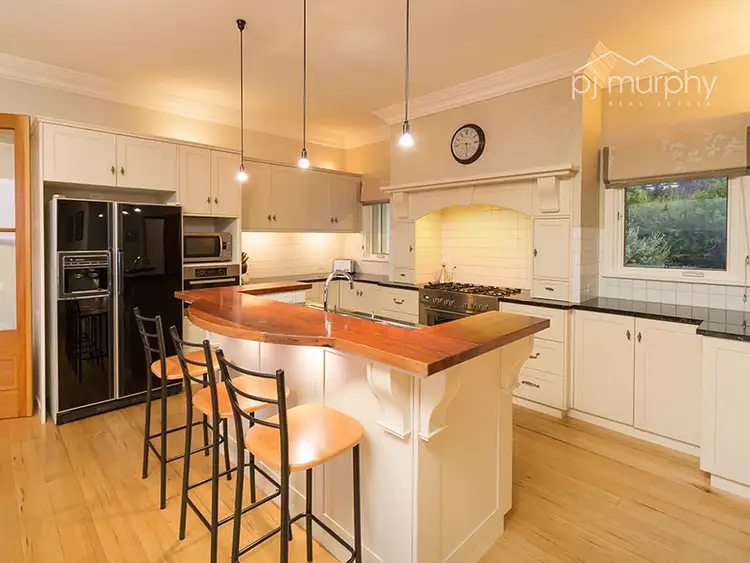 Fifth view of Homely house listing, 4 Castle Cove, Wodonga VIC 3690