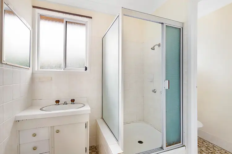 Sixth view of Homely unit listing, 2/18 Glendower Street, Mount Lofty QLD 4350