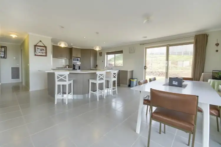 Fifth view of Homely house listing, 9 Kensington Square, Drouin VIC 3818