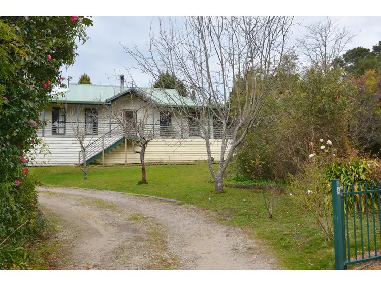 8A Fourth Avenue, Katoomba NSW 2780