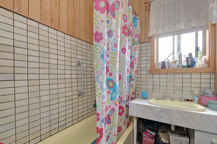 Sixth view of Homely house listing, 2 McCallum Court, Traralgon VIC 3844