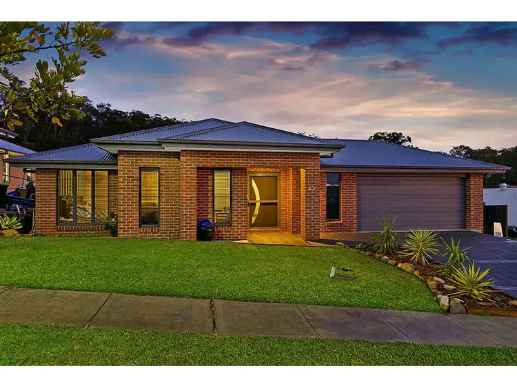 25 Manchurian Way, Wadalba NSW 2259