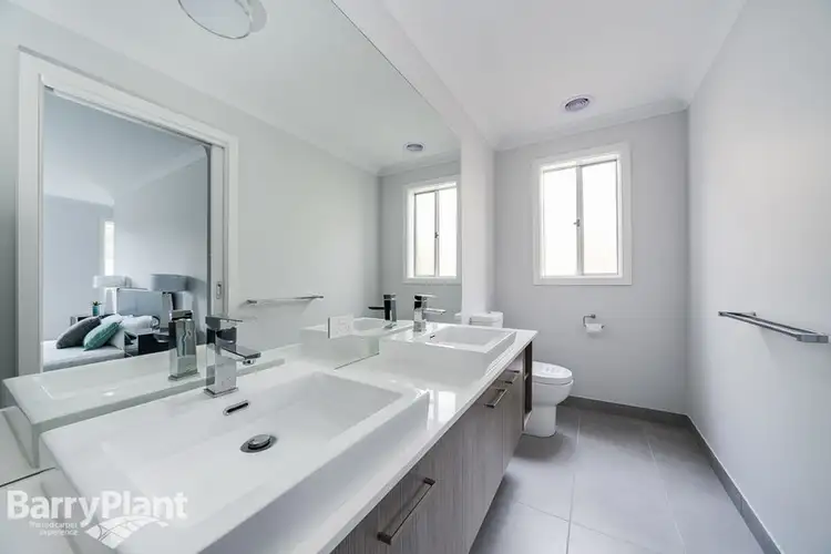 Seventh view of Homely house listing, 8 Bushy Park Court, Drouin VIC 3818