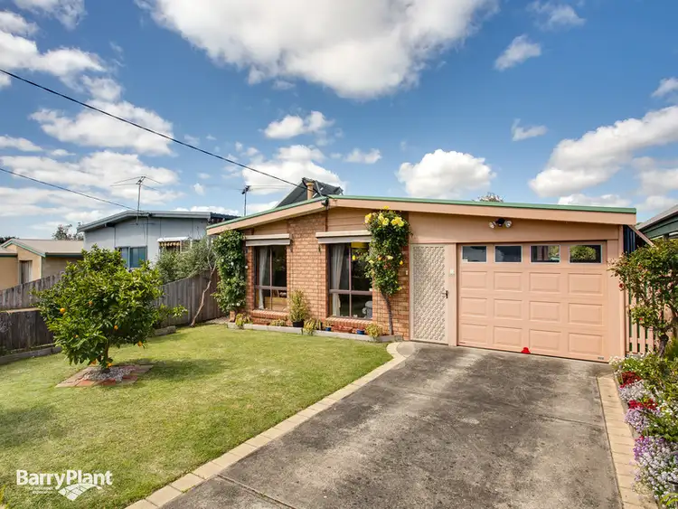 105 Fourth Avenue, Rosebud VIC 3939