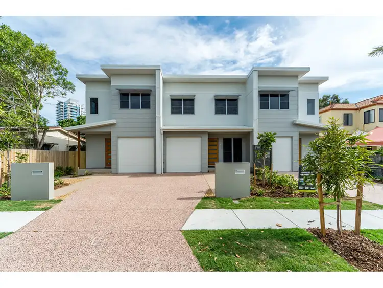 1/8 Bright Avenue, Labrador QLD 4215