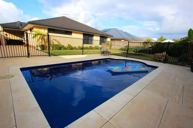 386 Peelwood Parade, Halls Head WA 6210