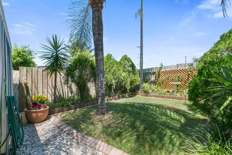 2/3 Jessica Court, Arundel QLD 4214