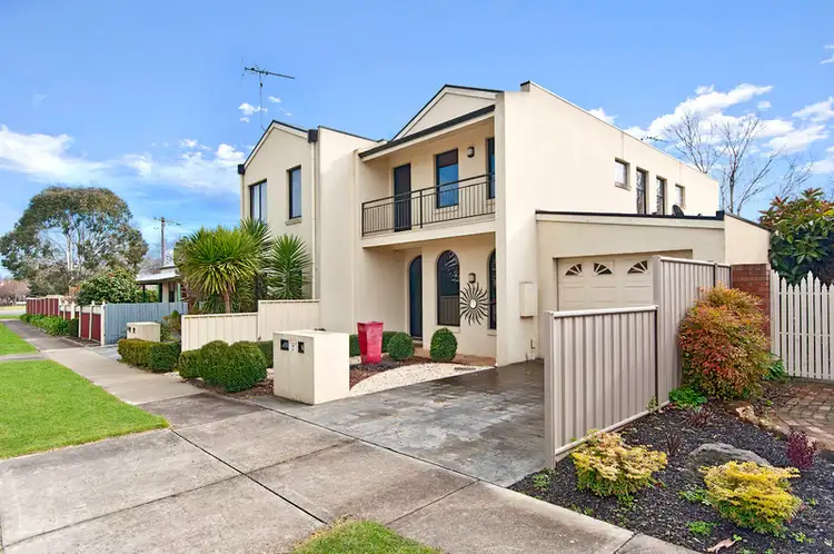 2/7 Learmonth Street, Hamilton VIC 3300
