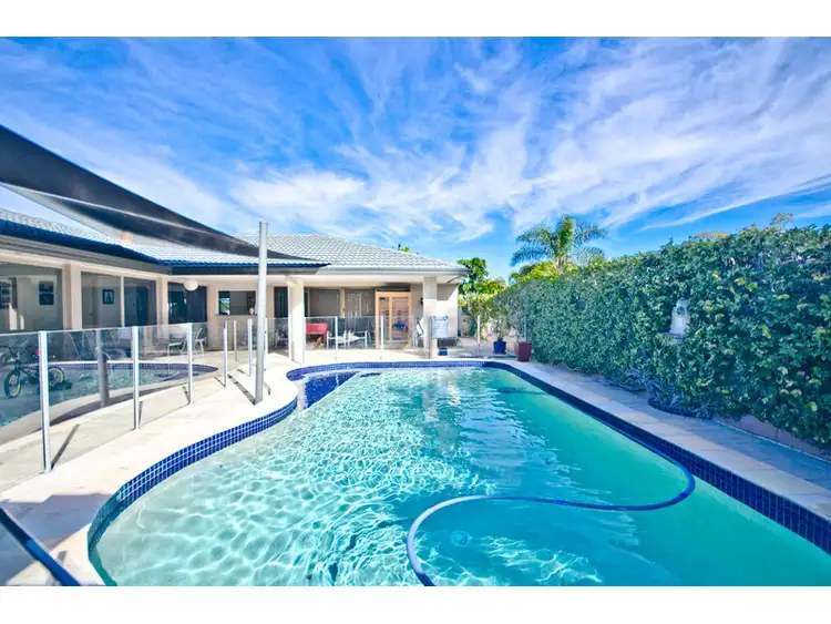6 Aroona Avenue, Broadbeach Waters QLD 4218