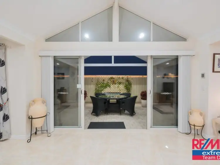 10 Apsley Bend, Tapping WA 6065