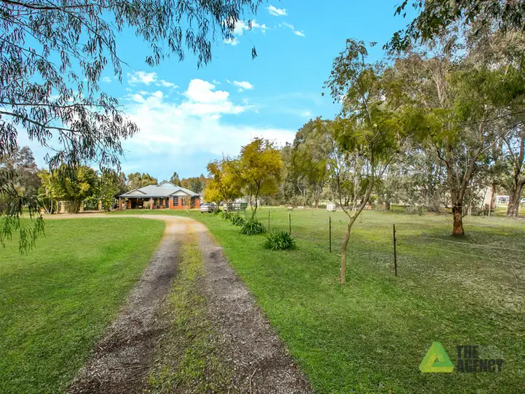 7 Stockmans Close, Oakford WA 6121