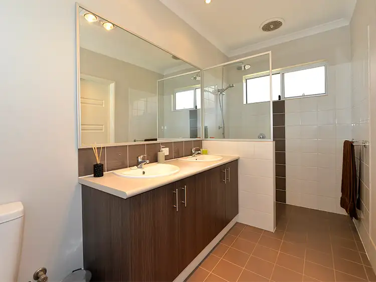 Sixth view of Homely house listing, 5 Greco Lane, Caversham WA 6055