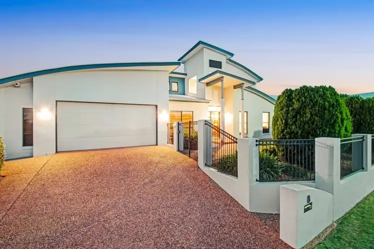 8 La Vista Court, Middle Ridge QLD 4350