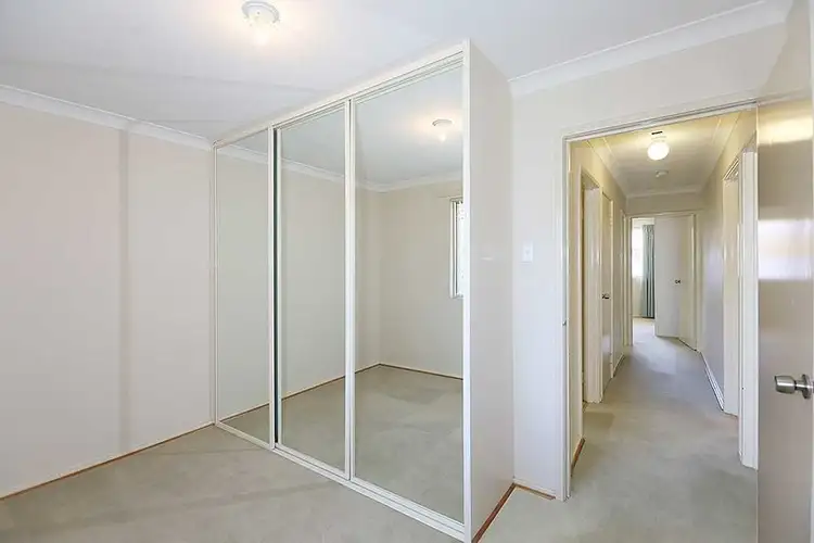 Sixth view of Homely house listing, 10 Pigeon Court, Langford WA 6147