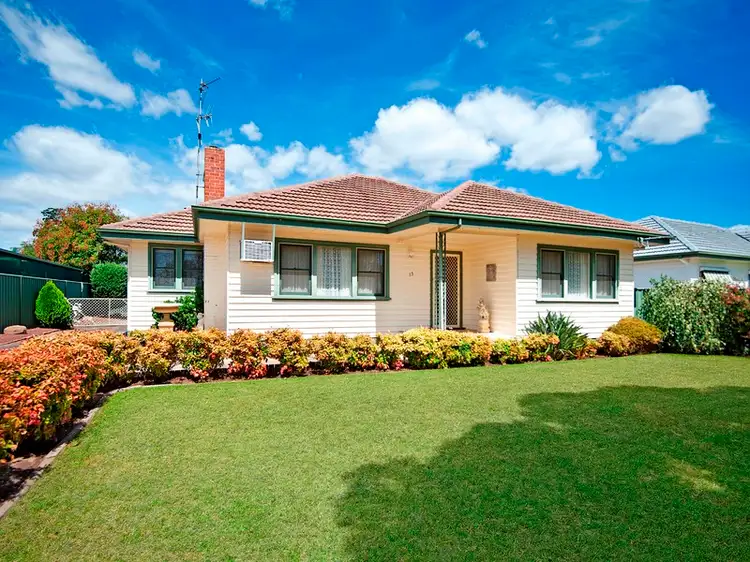 13 Amos Avenue, Benalla VIC 3672