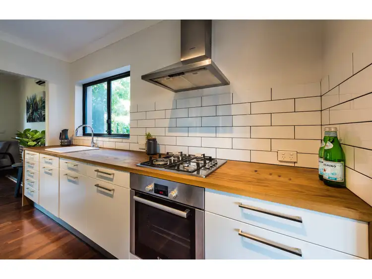 33 Oldham Crescent, Hilton WA 6163