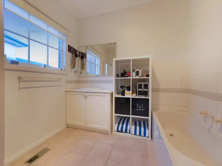Seventh view of Homely unit listing, 4/9 Lucerne Avenue, Mornington VIC 3931