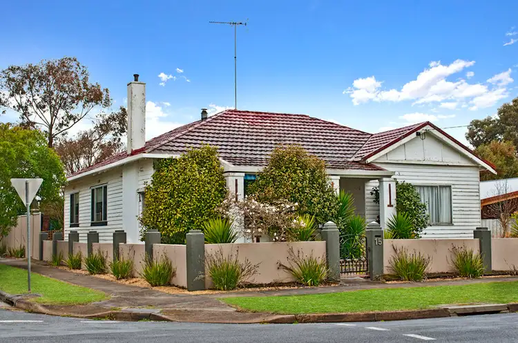 15 Garton Street, Hamilton VIC 3300