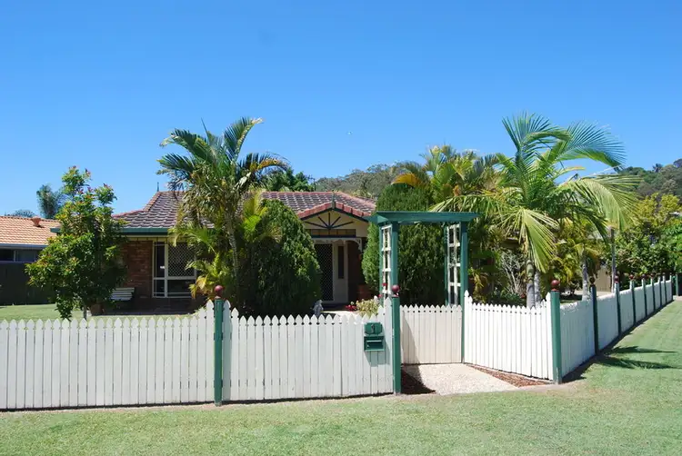 1 Chippendale Crescent, Currumbin Waters QLD 4223