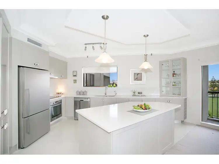 18 Atlantis West, 2 Admiralty Drive, Paradise Waters QLD 4217