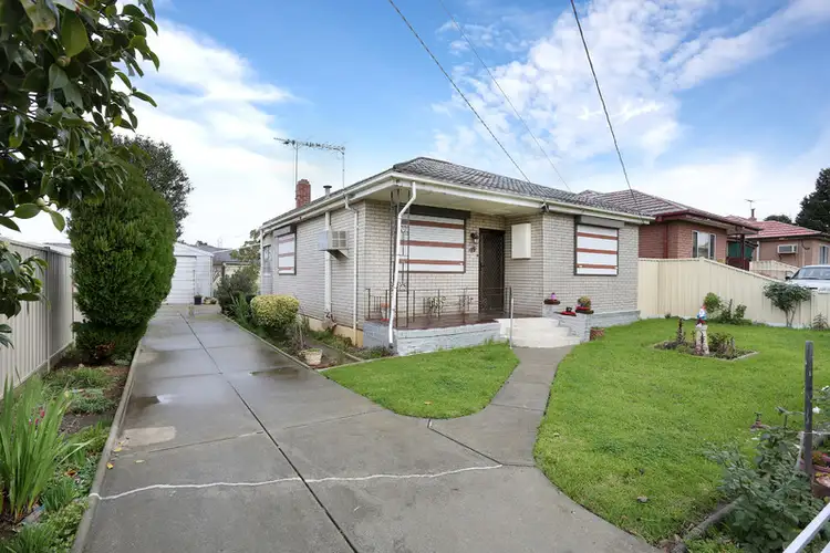 15 Hook Street, St Albans VIC 3021