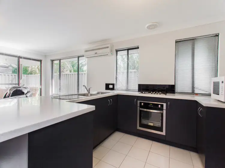 7/18 Mountain View, Kelmscott WA 6111