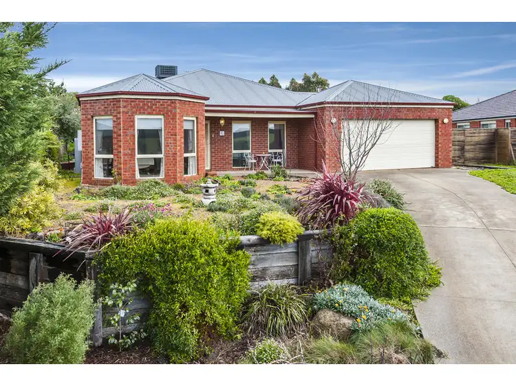 2 Larissa Close, Romsey VIC 3434