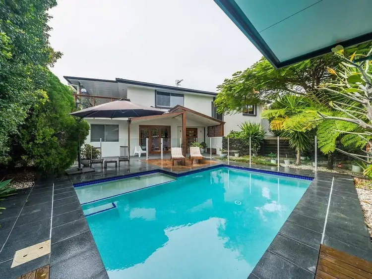 27 Lergessner Street, Biggera Waters QLD 4216