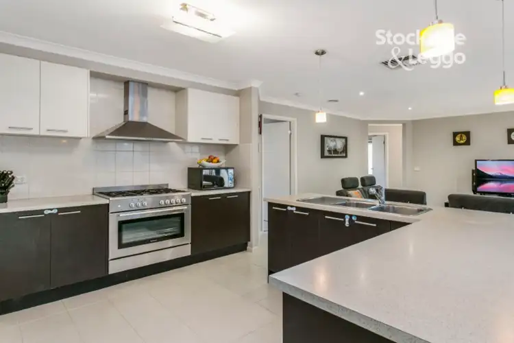 Second view of Homely house listing, 6 Els Court, Berwick VIC 3806