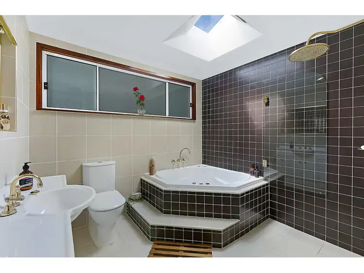 Sixth view of Homely house listing, 9 Julie Street, Berkeley Vale NSW 2261