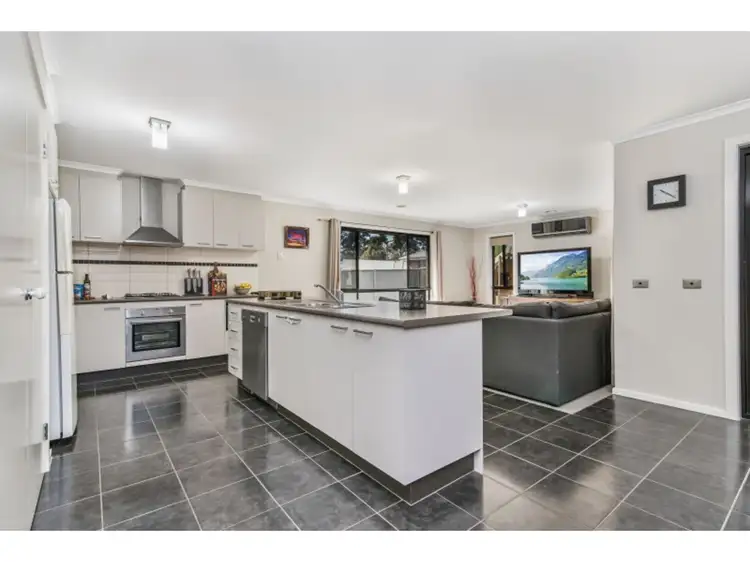 Second view of Homely house listing, 10 Symbester Crescent, Eaglehawk VIC 3556