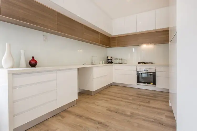 2/18 Leon Avenue, Rosebud VIC 3939