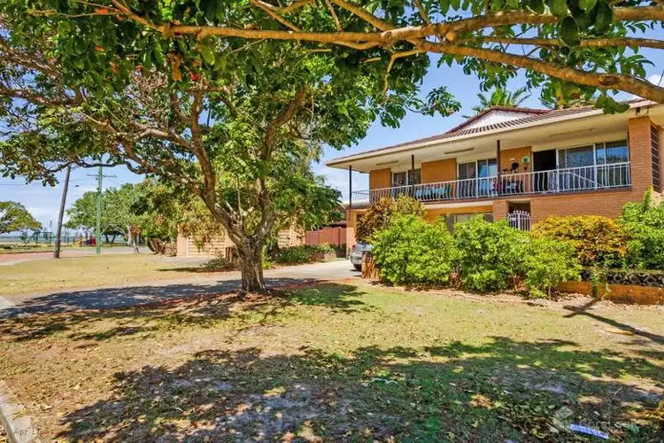 4 Falkinder Avenue, Paradise Point QLD 4216