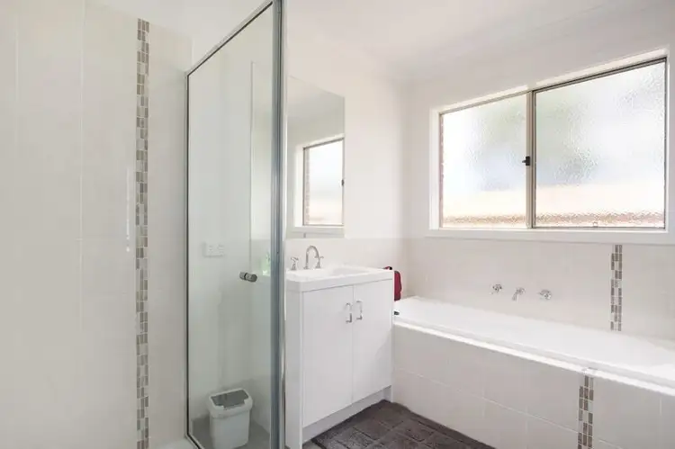 Third view of Homely unit listing, 31 Shakespeare Court, Drouin VIC 3818